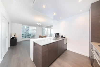 2110 4670 Assembly Way, Burnaby, BC, Burnaby — Apartment/Condo for sale
