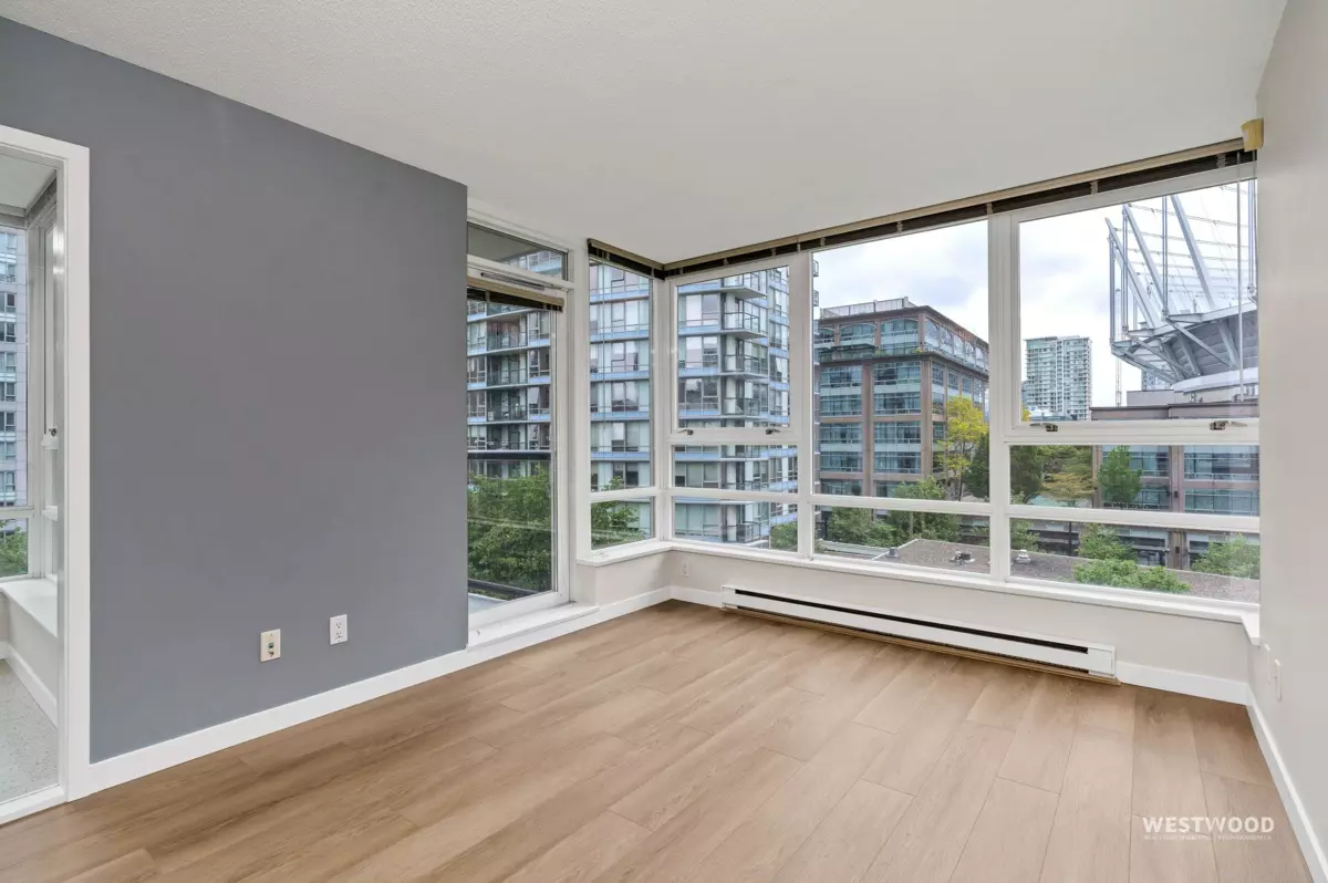 Dining Area Photo of 808 939 Expo Boulevard, Vancouver, BC