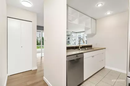 Powder Room Photo of 808 939 Expo Boulevard, Vancouver, BC