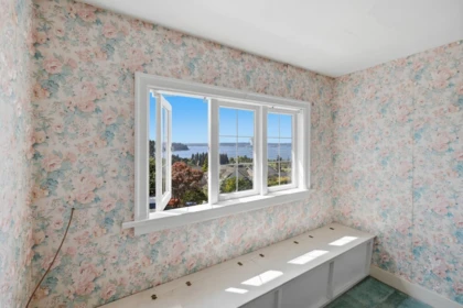Guest Bathroom Photo of 1013 Duchess Avenue, West Vancouver, BC