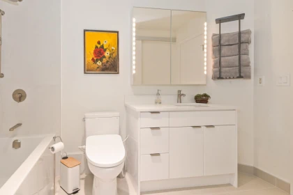 Guest Bathroom Photo of 203 2700 Mccallum Road, Abbotsford, BC
