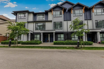 26 19704 55a Avenue, Langley, BC, Langley — Townhouse for sale