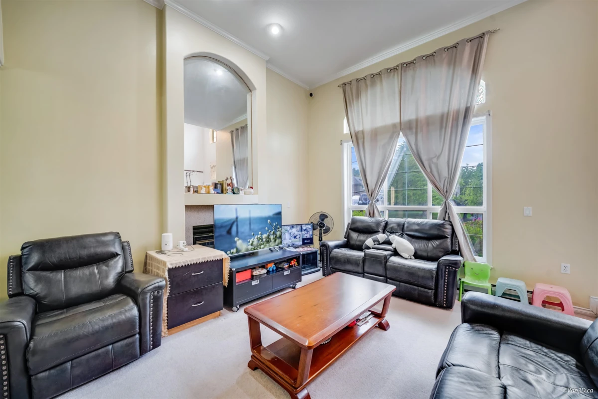 Family Room Photo of 11028 162a Street, Surrey, BC