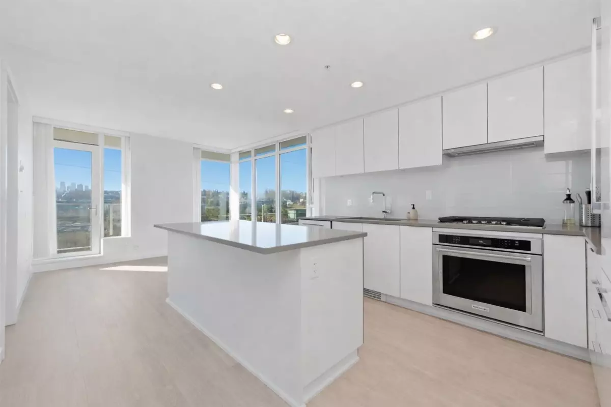 Living Room Photo of 606 2388 Madison Avenue, Burnaby, BC
