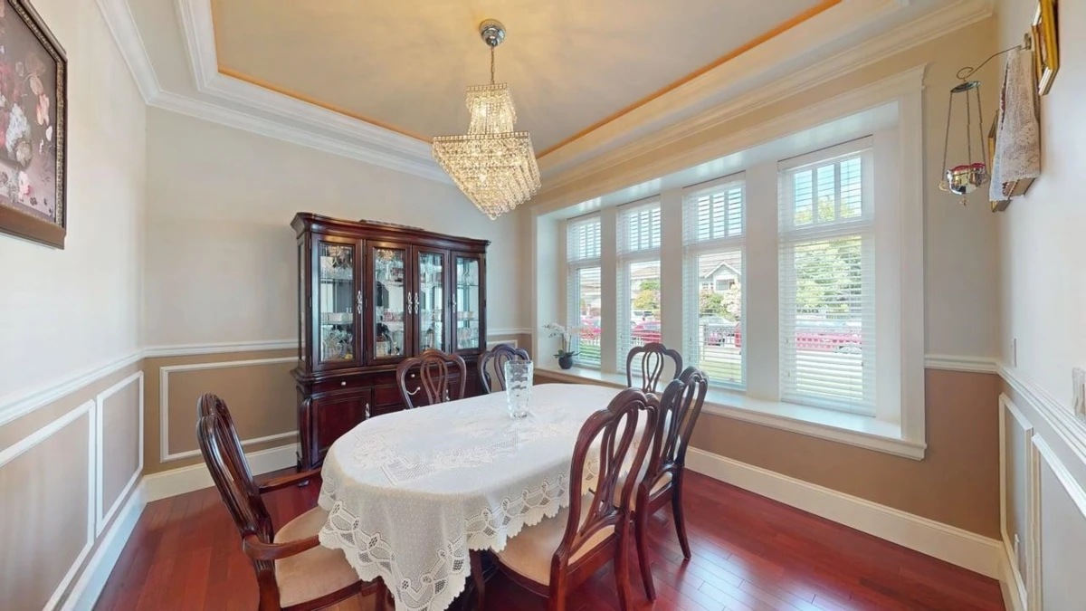 Living Room Photo of 1010 Edinburgh Street, New Westminster, BC