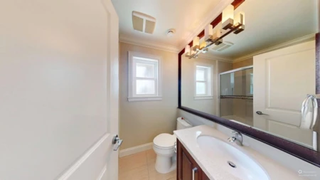 Mudroom Photo of 1010 Edinburgh Street, New Westminster, BC