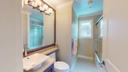 Powder Room Photo of 1010 Edinburgh Street, New Westminster, BC