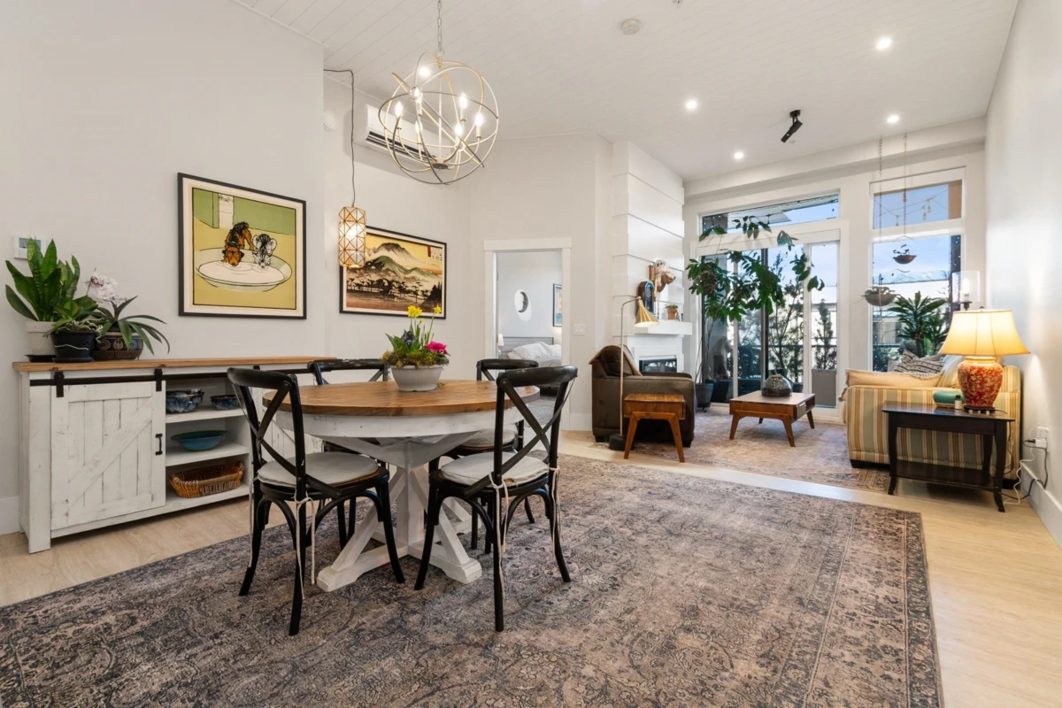 Living Room Photo of 601 45745 Watson Road, Chilliwack, BC
