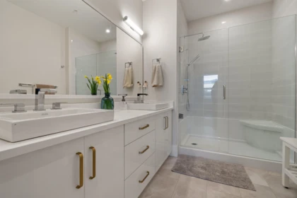Guest Bathroom Photo of 601 45745 Watson Road, Chilliwack, BC