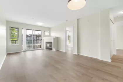 401 9319 University Crescent, Burnaby, BC, Burnaby — Apartment/Condo for sale
