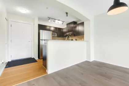 401 9319 University Crescent, Burnaby, BC, Burnaby — Apartment/Condo for sale