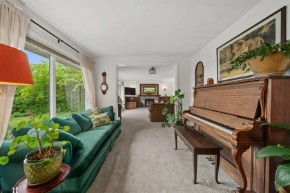 Hallway Photo of 8054 Sykes Street, Mission, BC