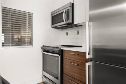 Kitchen Photo of 415 16398 64 Avenue, Surrey, BC