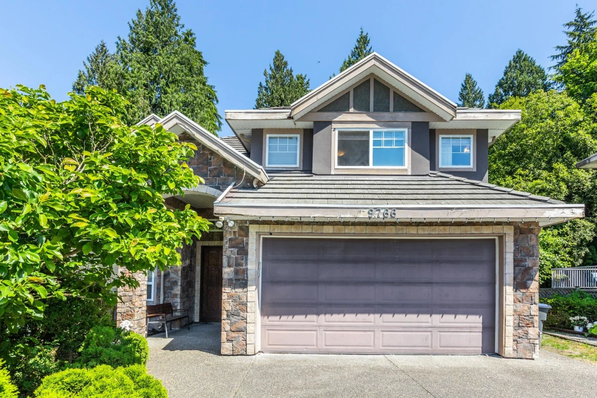 Living Room Photo of 9766 160a Street, Surrey, BC