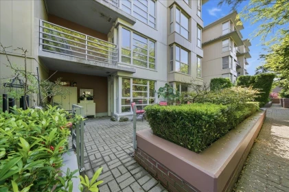 Entry Foyer Photo of 310 2137 W 10th Avenue, Vancouver, BC