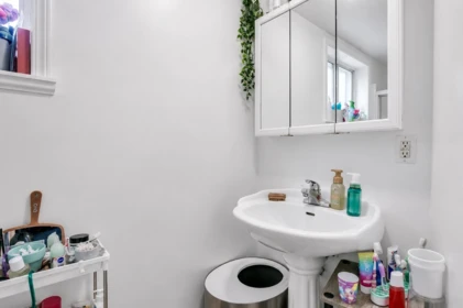 Guest Bathroom Photo of 46573 Elgin Drive, Chilliwack, BC