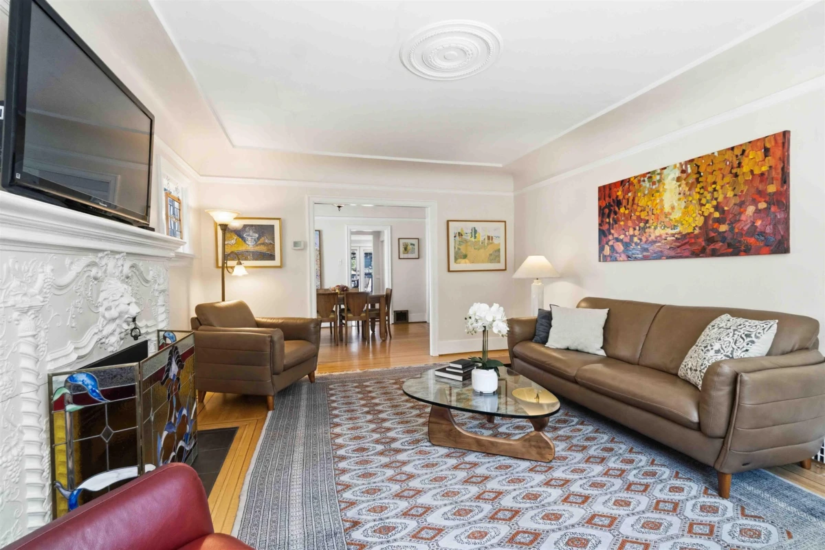Dining Area Photo of 433 W 18th Avenue, Vancouver, BC
