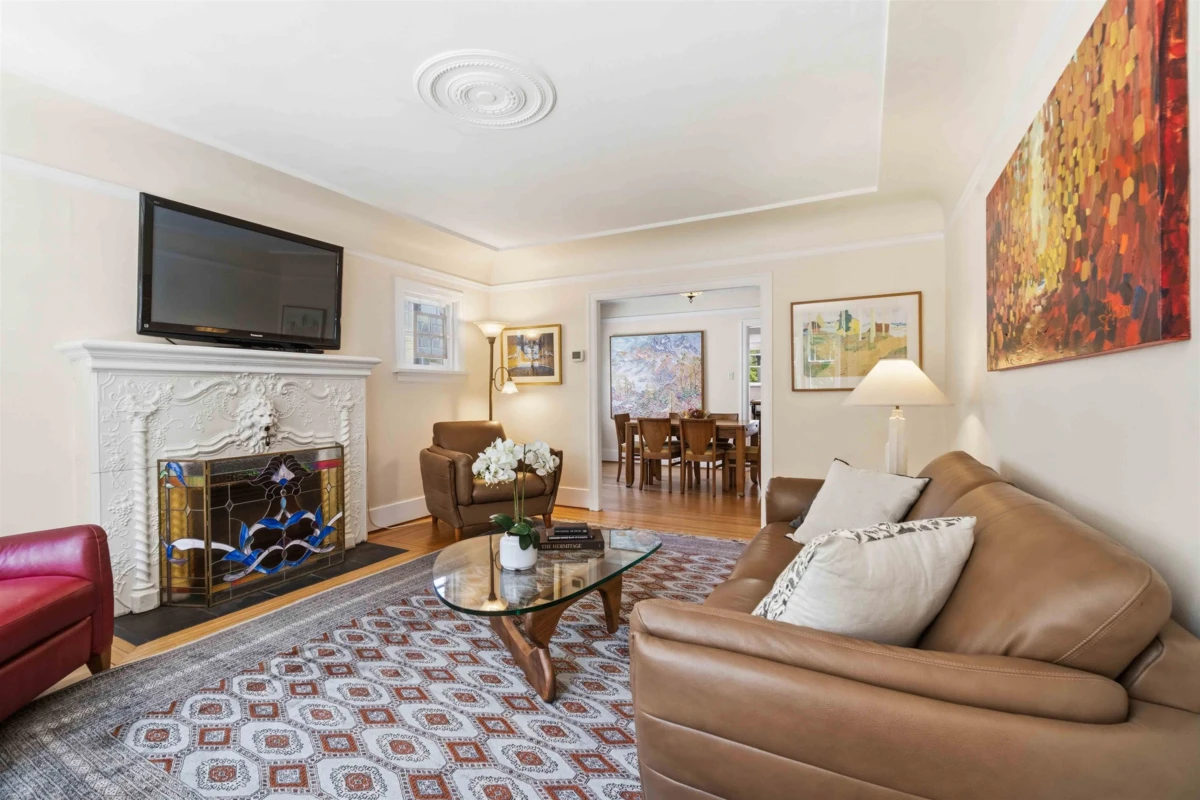 Family Room Photo of 433 W 18th Avenue, Vancouver, BC