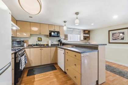 Hot Tub / Spa Photo of 433 W 18th Avenue, Vancouver, BC