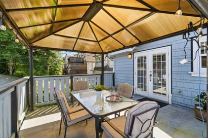 Outdoor Patio Photo of 433 W 18th Avenue, Vancouver, BC