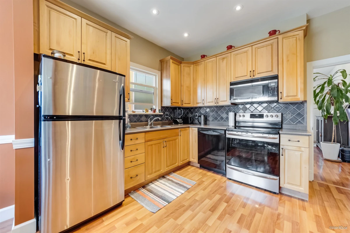 Dining Area Photo of 836 W 68th Avenue, Vancouver, BC