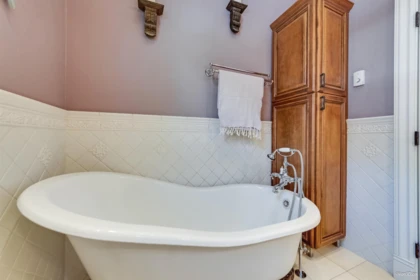 Guest Bathroom Photo of 836 W 68th Avenue, Vancouver, BC