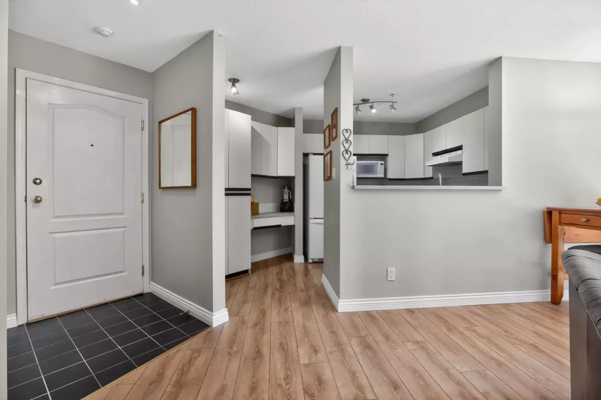 Dining Area Photo of 302 2429 Hawthorne Avenue, Port Coquitlam, BC