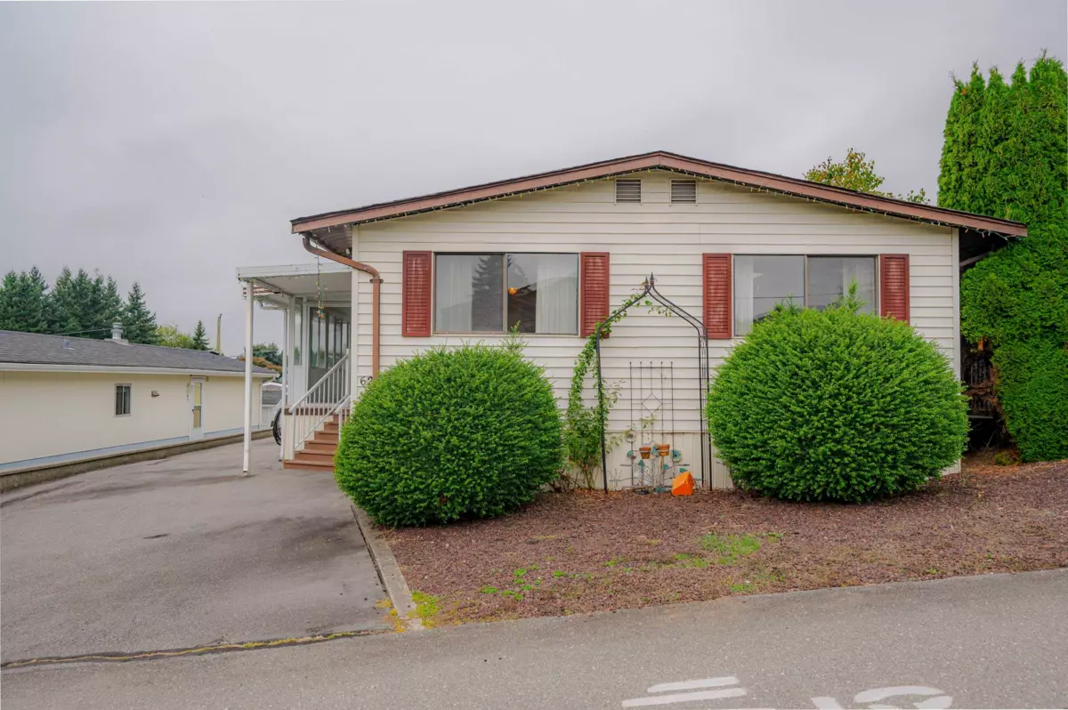 Family Room Photo of 62 27111 0 AVENUE, Langley BC V4W 2T1
