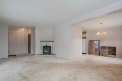 Kitchen Island Photo of 62 27111 Avenue, Langley, BC
