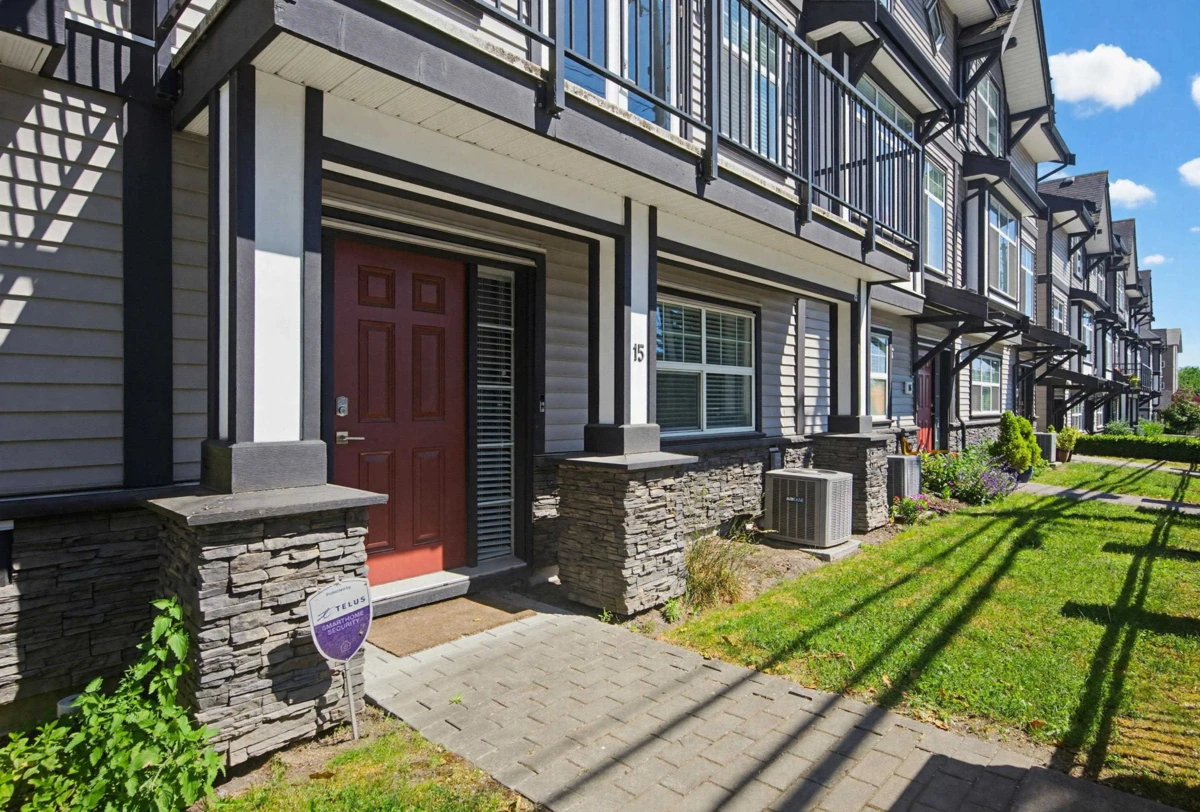 Living Room Photo of 15 7740 Grand Street, Mission, BC