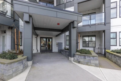 210 2120 Gladwin Road, Abbotsford, BC, Abbotsford — Apartment/Condo for sale