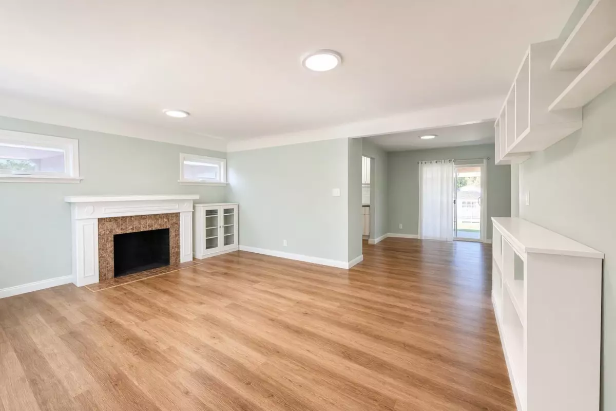 Living Room Photo of 6457 Ontario Street, Vancouver, BC