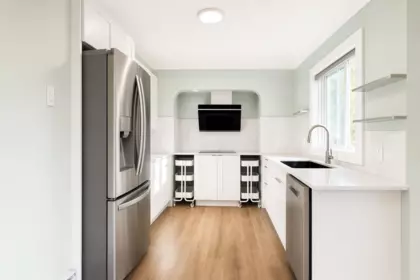 Kitchen Island Photo of 6457 Ontario Street, Vancouver, BC