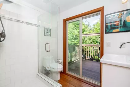 Guest Bathroom Photo of 44301 Bayview Road, Mission, BC