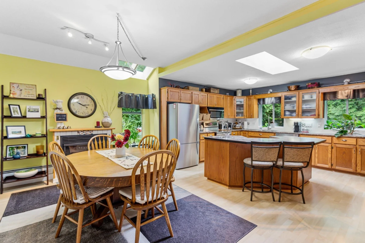 Dining Area Photo of 11193 284 Street, Maple Ridge, BC