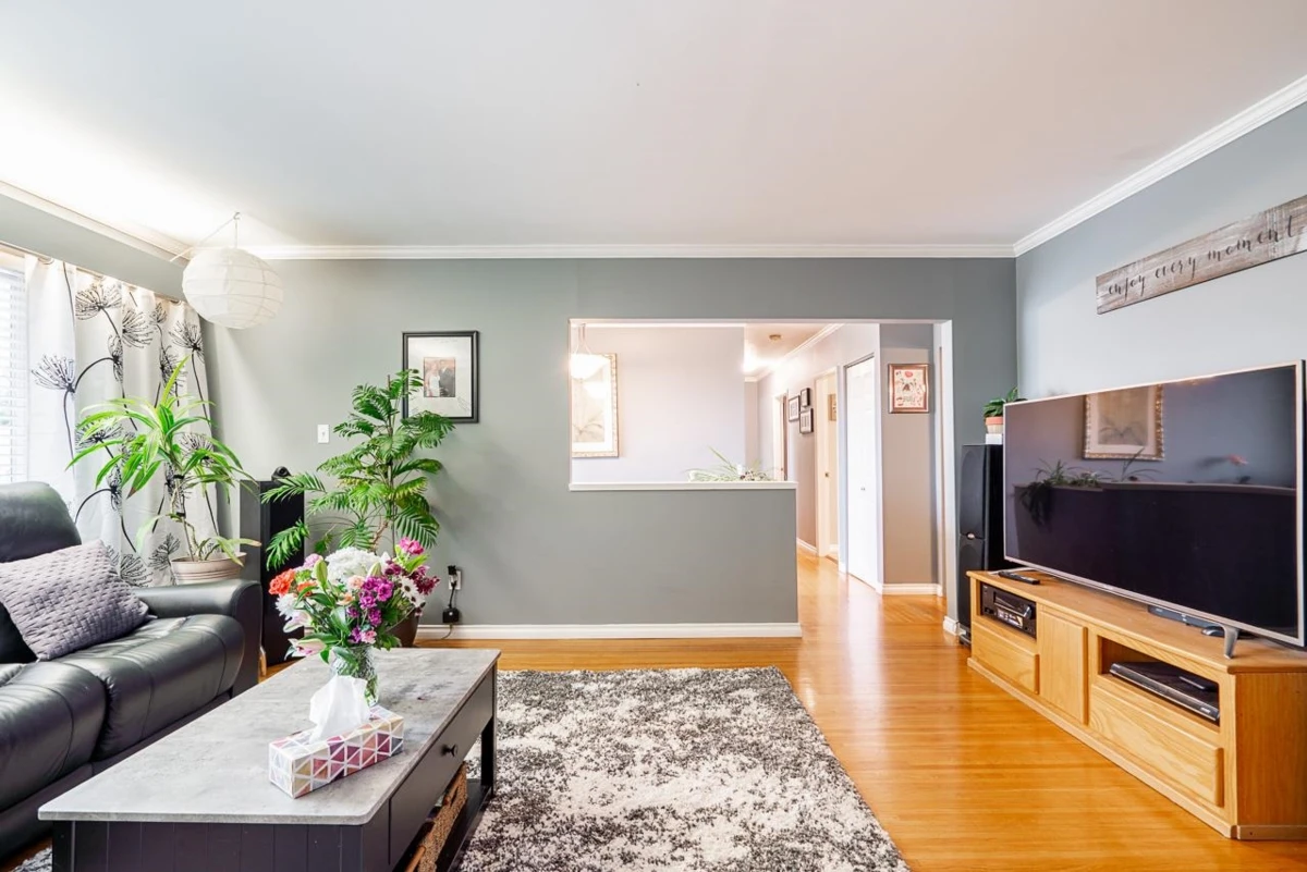Family Room Photo of 12528 Pinewood Crescent, Surrey, BC