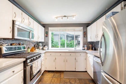 Breakfast Nook Photo of 12528 Pinewood Crescent, Surrey, BC