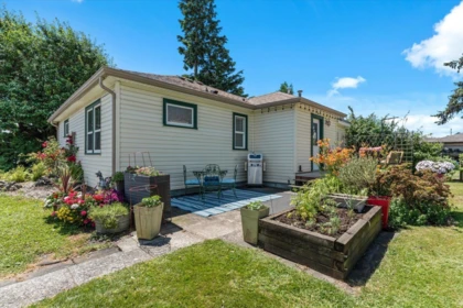 Backyard Photo of 46033 Fifth Avenue, Chilliwack, BC