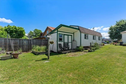 Front Yard Photo of 46033 Fifth Avenue, Chilliwack, BC