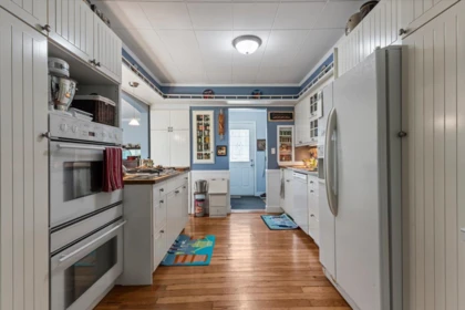 Primary Bedroom Photo of 46033 Fifth Avenue, Chilliwack, BC