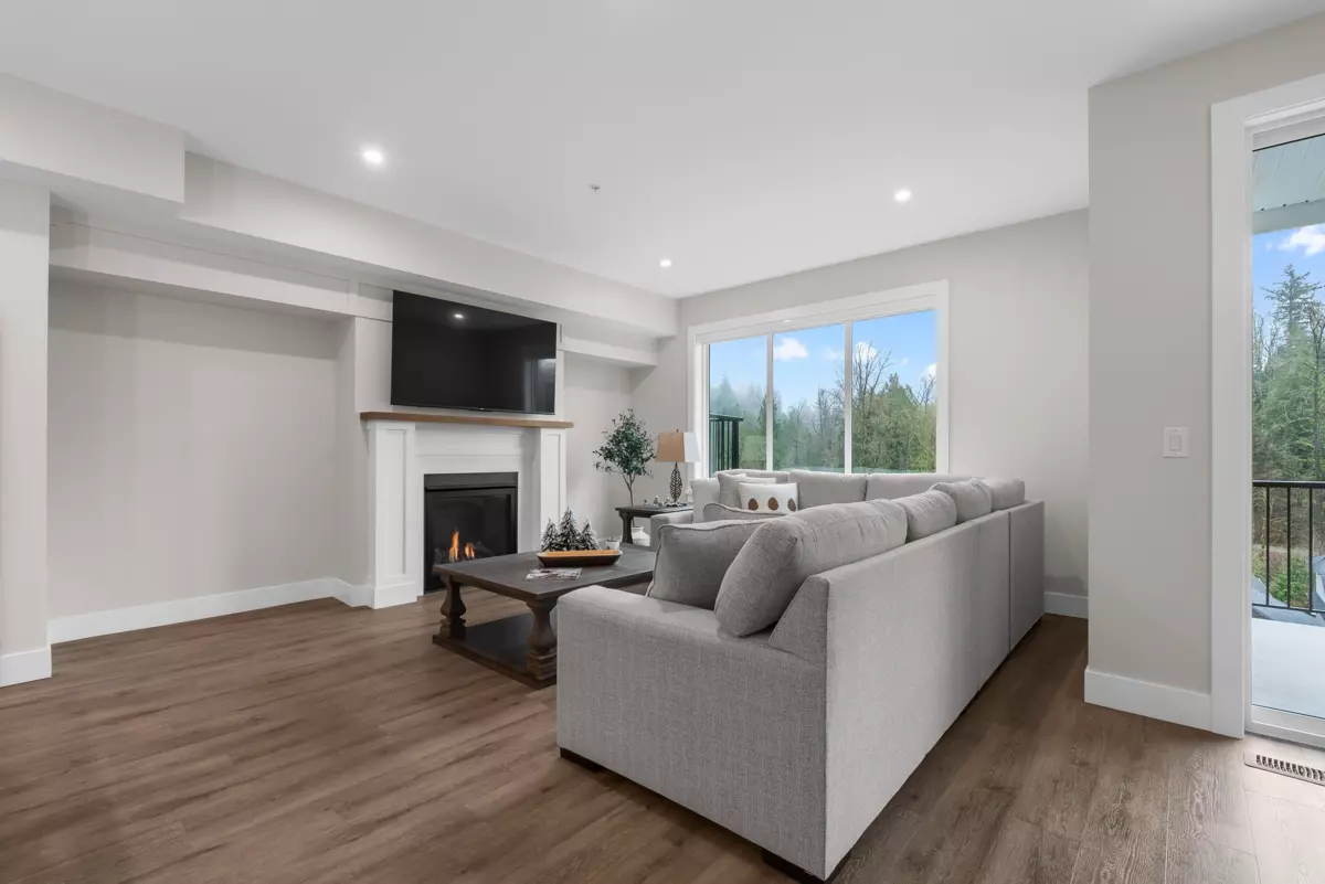 Dining Area Photo of 9 35247 Straiton Road, Abbotsford, BC