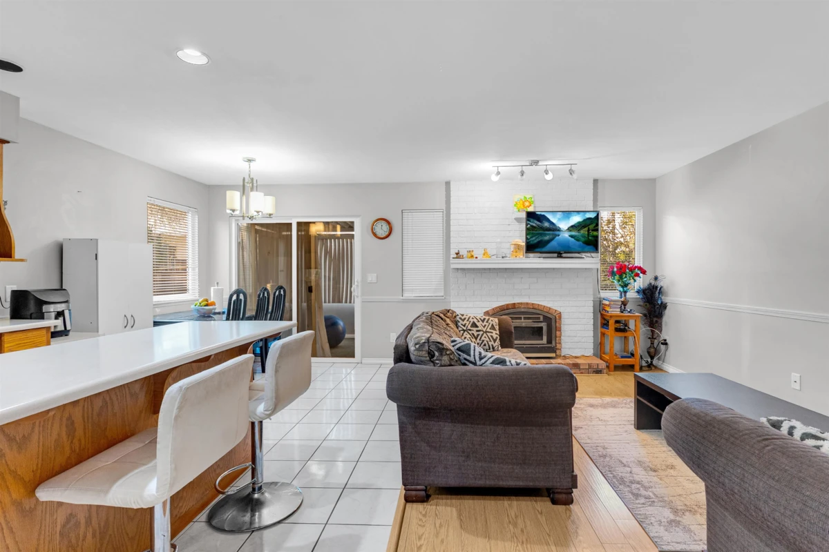 Dining Area Photo of 12905 65 Avenue, Surrey, BC