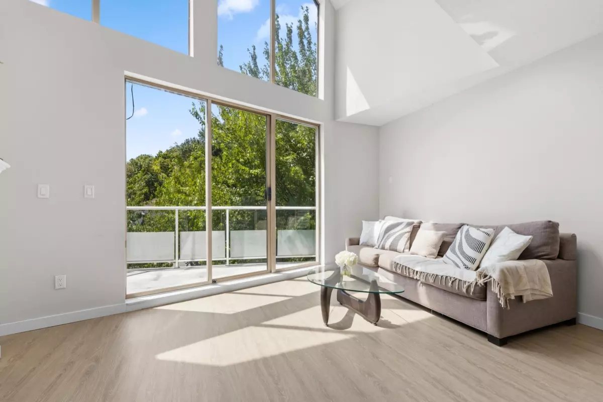 Family Room Photo of 503 60 Richmond Street, New Westminster, BC