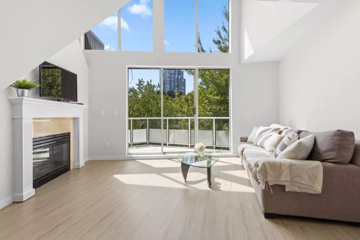 Living Room Photo of 503 60 Richmond Street, New Westminster, BC