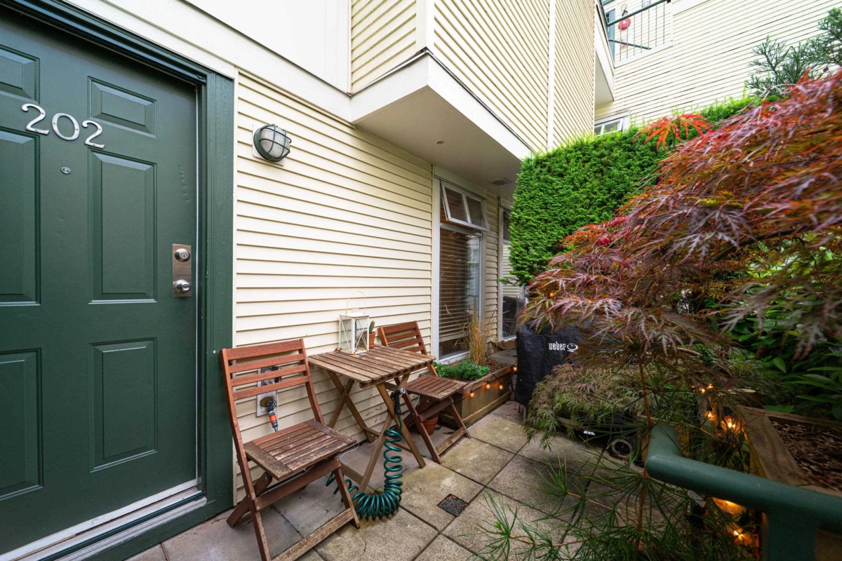 Living Room Photo of 202 3727 W 10th Avenue, Vancouver, BC