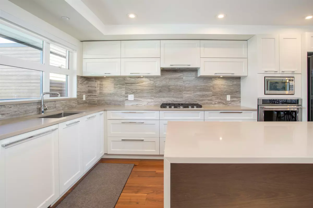 Dining Area Photo of 402 1160 Oxford Street, White Rock, BC