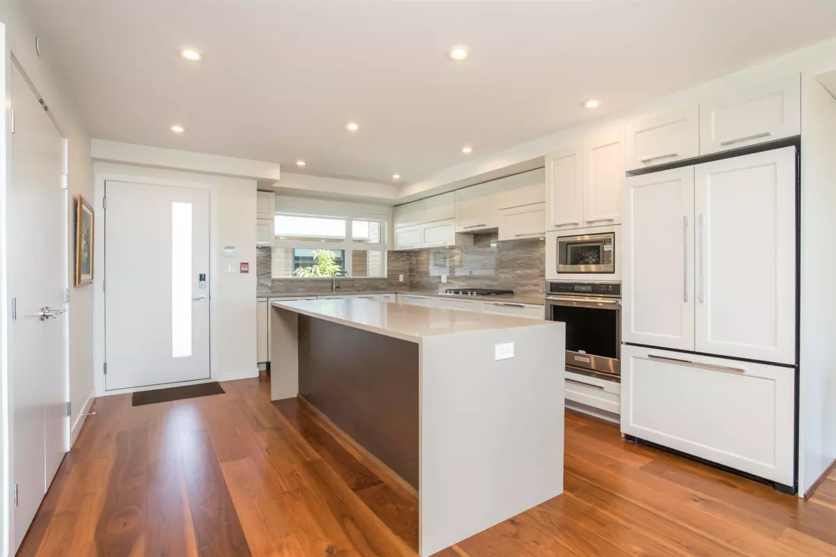 Living Room Photo of 402 1160 Oxford Street, White Rock, BC