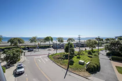 Backyard Photo of 402 1160 Oxford Street, White Rock, BC