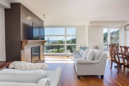 Breakfast Nook Photo of 402 1160 Oxford Street, White Rock, BC