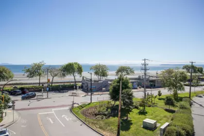 Front Yard Photo of 402 1160 Oxford Street, White Rock, BC